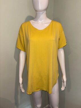 Uniqlo AlRism Seamless Yellow V-Neck Short Sleeve T-Shirt - M